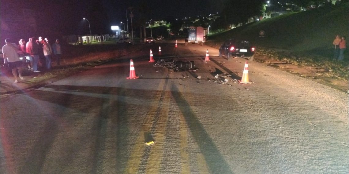 Motociclista morre após bater na traseira de semirreboque em rodovia da região