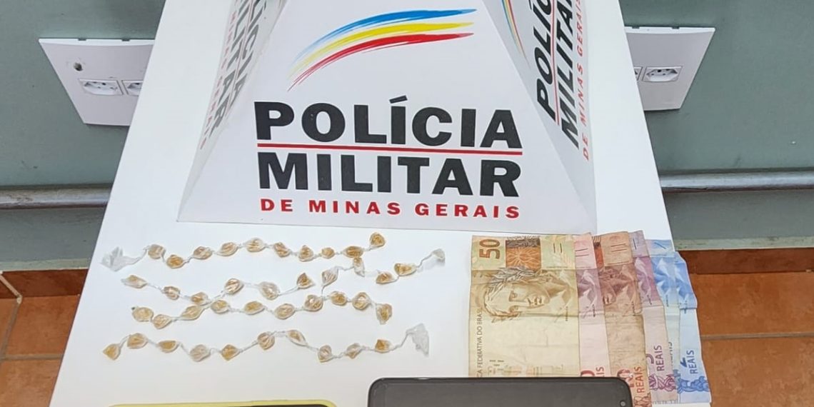 Adolescente de 15 anos que já tem 7 passagens por tráfico é apreendido com 40 pedras de crack em Poços