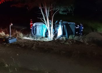 Motorista morre após perder controle da caminhonete e bater contra árvore em rodovia na região