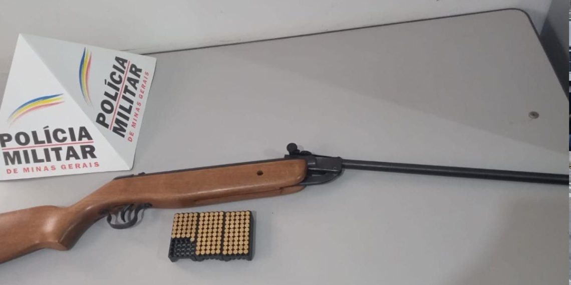 Polícia Militar apreende espingarda e munições em casa na zona rural de Divisa Nova