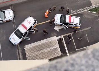 Lutador de artes marciais é preso após agredir companheira e se esconder dentro de banheiro em Poços