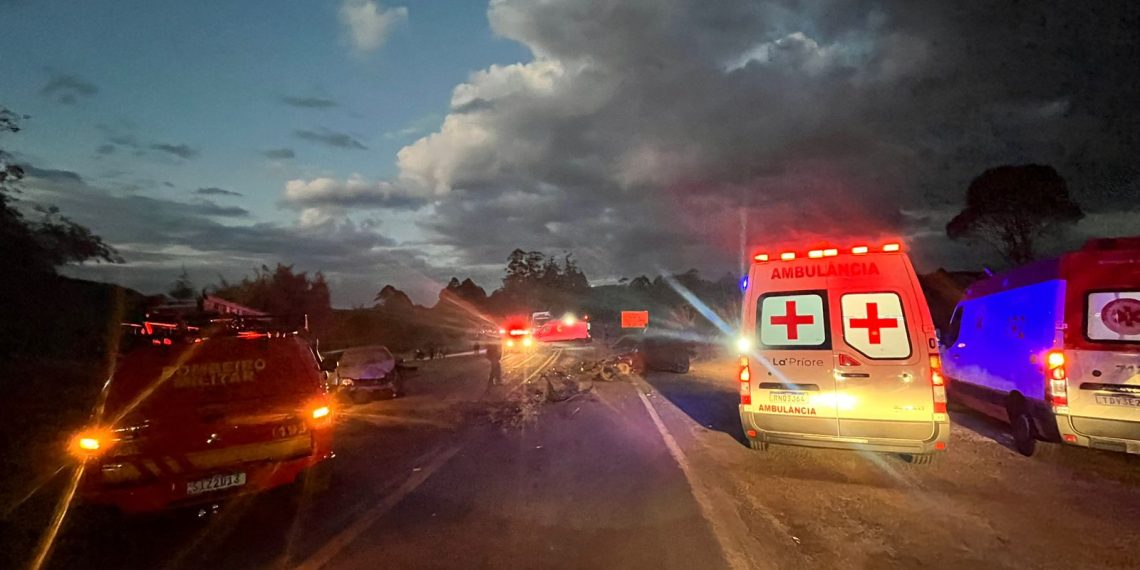 Acidente entre três veículos deixa três pessoas feridas em Poços de Caldas