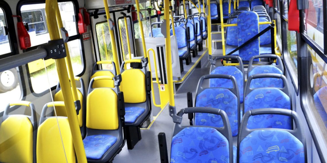Polícia investiga caso de idosa que fraturou o fêmur após cair dentro de ônibus