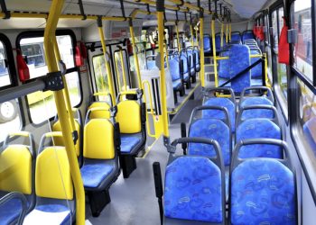 Polícia investiga caso de idosa que fraturou o fêmur após cair dentro de ônibus