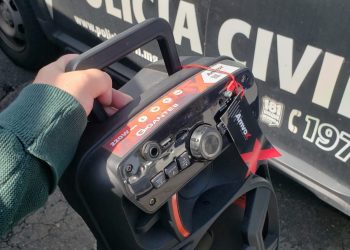Polícia Civil prende ladrão caminhando com caixa de som furtada em Poços de Caldas