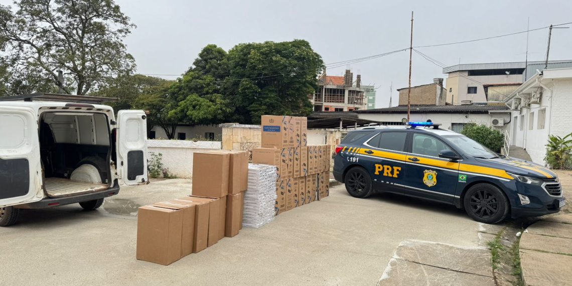 PRF apreende 20 mil maços de cigarros contrabandeados na BR-459