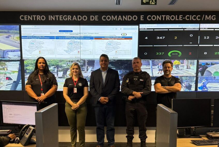 Prefeito de Poços assina termo para implantação da Região Integrada de Segurança Pública na cidade