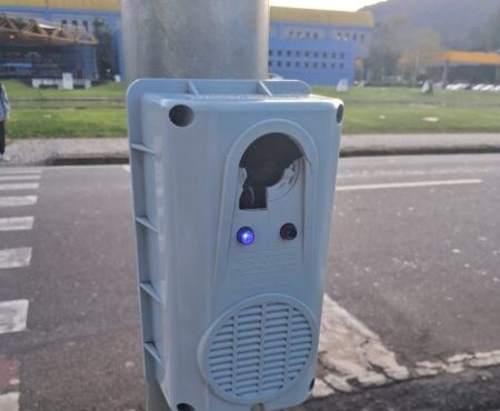 Novo ato de vandalismo danifica botoeira de acessibilidade em Poços