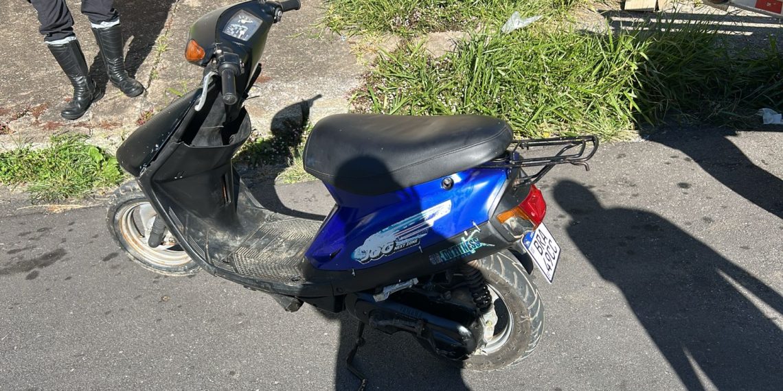Condutor abandona moto adulterada e foge durante abordagem do Demutran