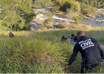 Corpo queimado, esquartejado e jogado em cachoeira: crueldade em homicídio impressiona policiais