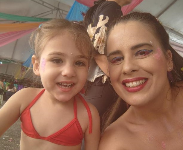 Apoie os passos da Luiza: Mãe realiza vaquinha e bingo para ajudar filha com Síndrome de Rett