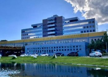 Prefeitura de Poços publica decreto para redução de despesas e restringe horas extras, gastos com viagens e reajustes automáticos de contratos