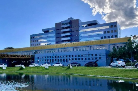 Prefeitura de Poços publica decreto para redução de despesas e restringe horas extras, gastos com viagens e reajustes automáticos de contratos