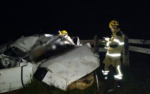 Acidentes com menos de uma hora de intervalo na mesma estrada deixam duas pessoas mortas no Sul de Minas