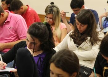 Inscrições para concorrer às bolsas do Prouni começam nesta segunda
