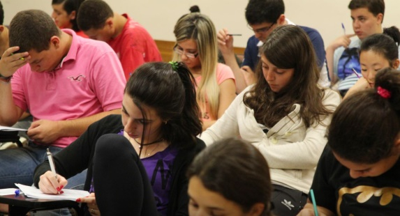 Inscrições para concorrer às bolsas do Prouni começam nesta segunda