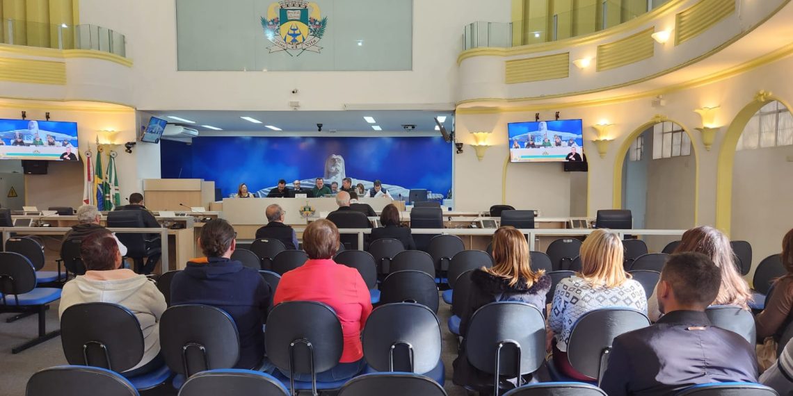 Síndico de prédio no centro de Poços faz apelo às autoridades sobre som alto na rua XV de Novembro