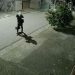 VÍDEO: ladrão furta caixa de ferramentas de caminhão em Poços de Caldas