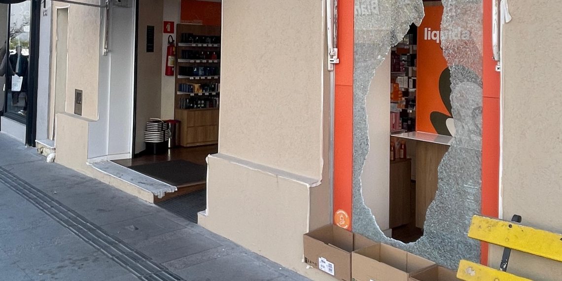 Loja de cosméticos é arrombada no Centro de Poços de Caldas