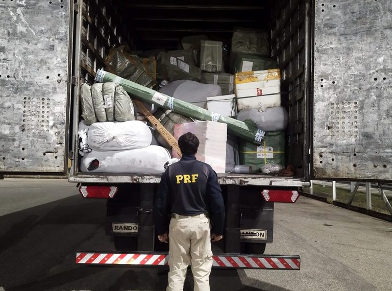 PRF apreende grande quantidade de mercadorias sem documentação fiscal no Sul de Minas