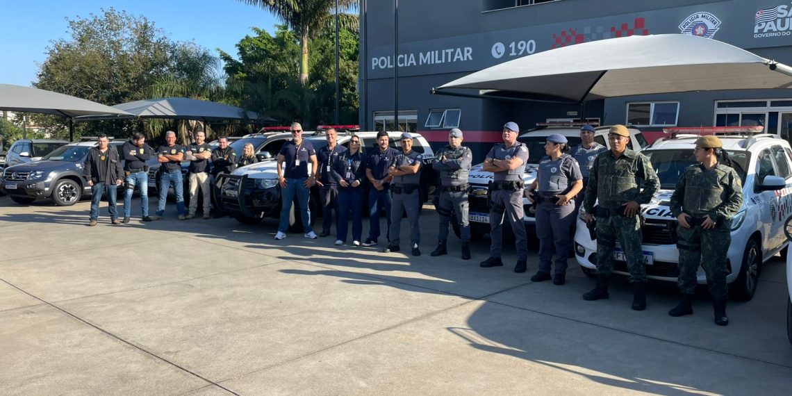 Forças de segurança realizam operação em estabelecimentos que comercializam peças automotivas usadas na região