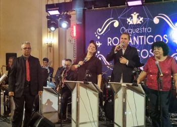 Baile na praça com a Oquestra Românticos de Poços acontece nesta quarta (16) na Praça Dom Pedro II