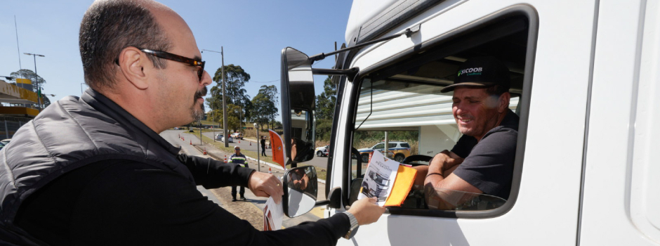 Vice-governador participa de ação educativa em Poços sobre limite do peso no transporte de carga