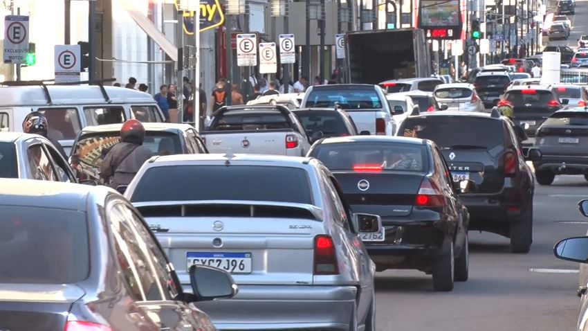 Governo de Minas divulga calendário do licenciamento de veículos de 2025