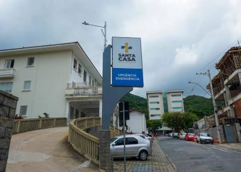 Entrada do setor de Urgência da Santa Casa de Poços é interditada para reforma