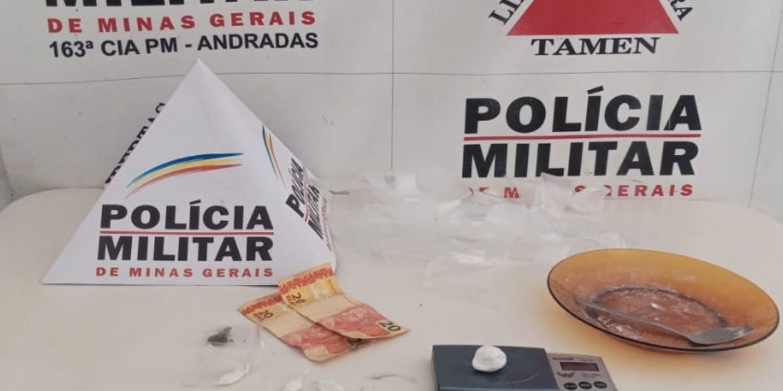 Homem é preso por tráfico durante operação policial em Andradas