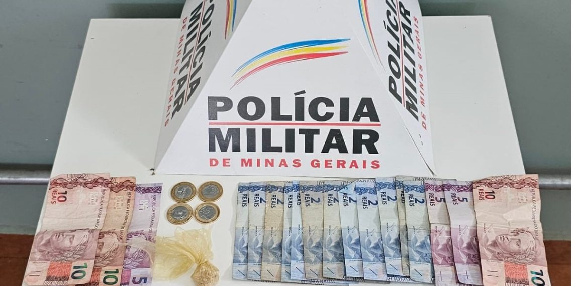 Suspeitos são detidos por tráfico de drogas no pátio do mercadão de Poços