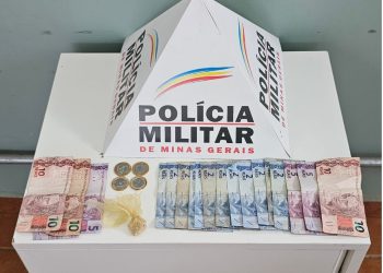 Suspeitos são detidos por tráfico de drogas no pátio do mercadão de Poços