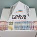 Suspeitos são detidos por tráfico de drogas no pátio do mercadão de Poços