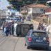 VÍDEO: carro bate em veículo estacionado e tomba em Campestre; condutora alegou mal súbito
