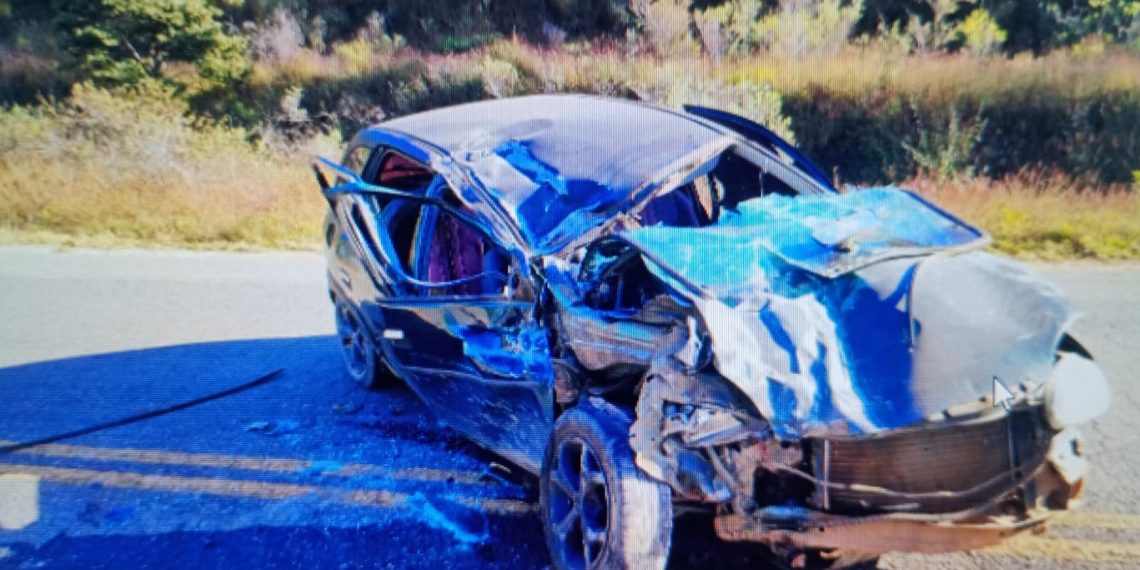 Sul de Minas: colisão entre carro e caminhão deixa feridos MGC-383