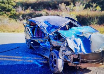 Sul de Minas: colisão entre carro e caminhão deixa feridos MGC-383