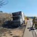 Incêndio destrói caminhão baú na BR-491