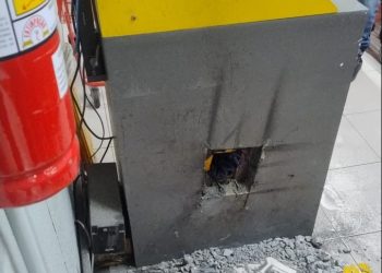 Cofre de supermercado é danificado durante tentativa de furto em Poços