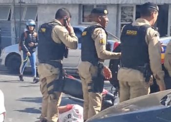 Homem fica ferido após bater em viatura da PM durante fuga em Poços de Caldas