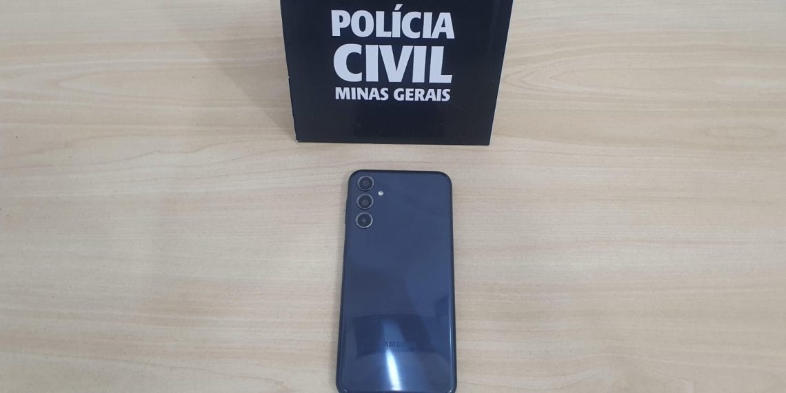 Mulher é presa pela Polícia Civil após comprar celular furtado em Poços