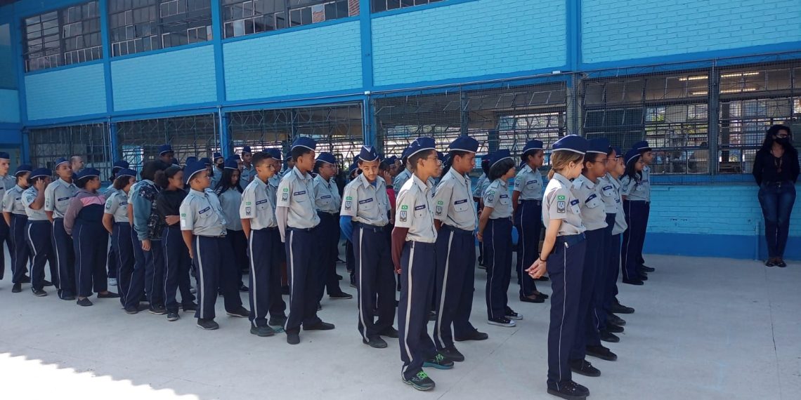 Escolas de Poços realizam assembleias para discutir adesão ao modelo cívico-militar