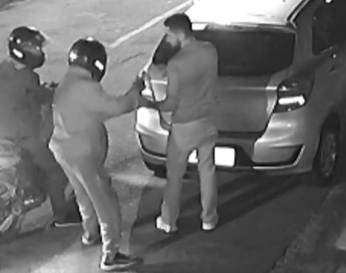 Câmera registra exato momento de assalto à mão armada no Jardim Country Club em Poços