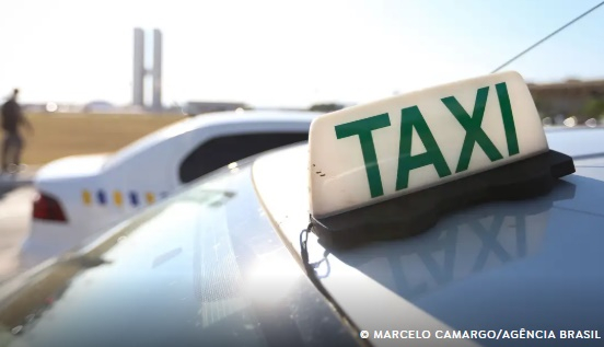 Governo federal anuncia fim da taxa de verificação de taxímetros; medida beneficiará 300 mil taxistas