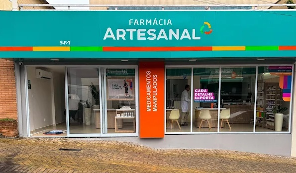 Farmácia de manipulação no centro de Poços é furtada