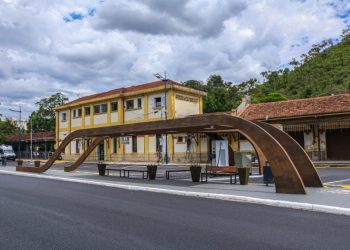 Carregamento de veículos deixará de ser gratuito em eletroposto de Poços de Caldas