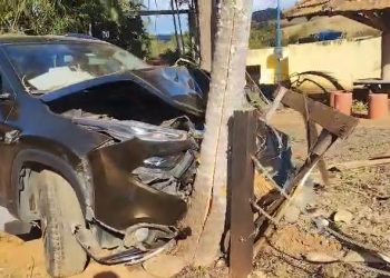 Mulher dorme ao volante, invade contramão e provoca acidente