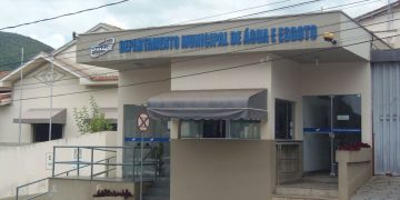 DMAE esclarece denúncias de uso de água tratada para lavagem de prédios públicos