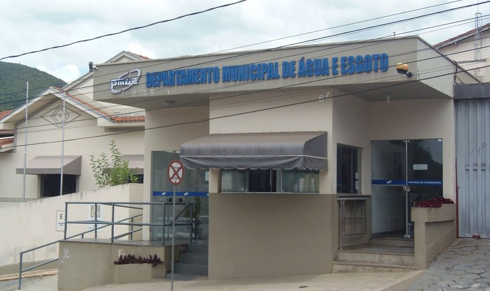 DMAE esclarece denúncias de uso de água tratada para lavagem de prédios públicos