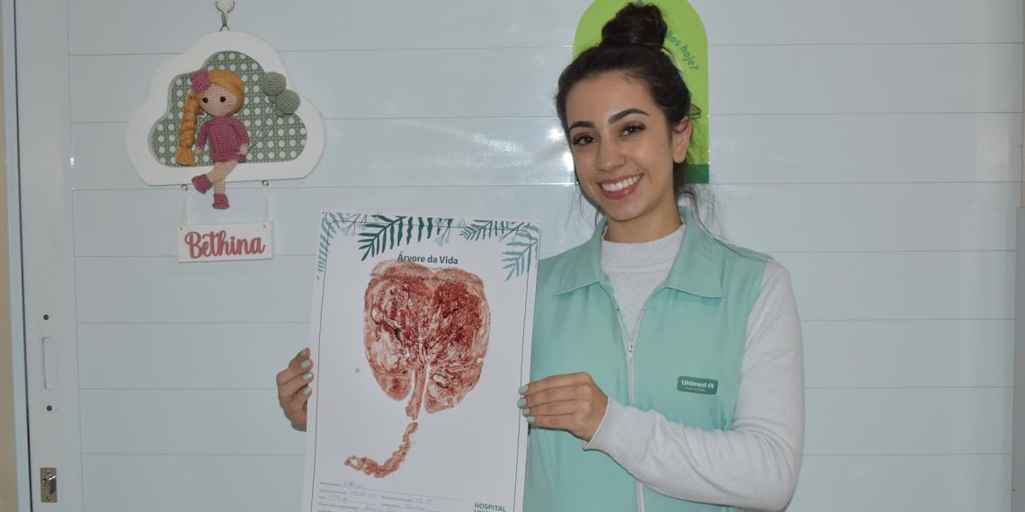 Hospital Unimed Poços transforma placenta em arte e memória afetiva para mães atendidas