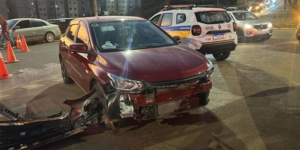 Acidente entre carro e moto deixa mulher em estado grave no Sul de Minas